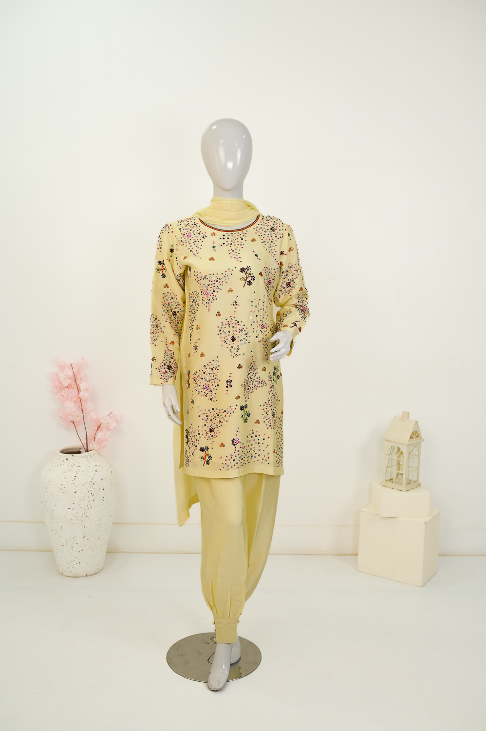 Lemora RTD – Minimal Embroidered Silk Set