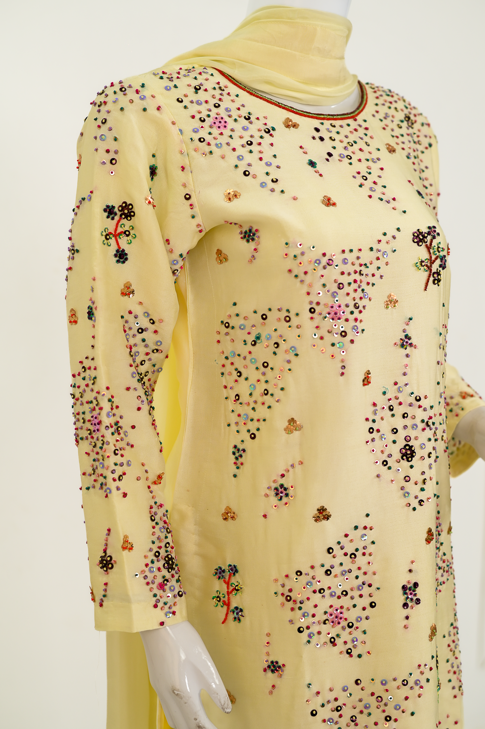 Lemora – Minimal Embroidered Silk Set