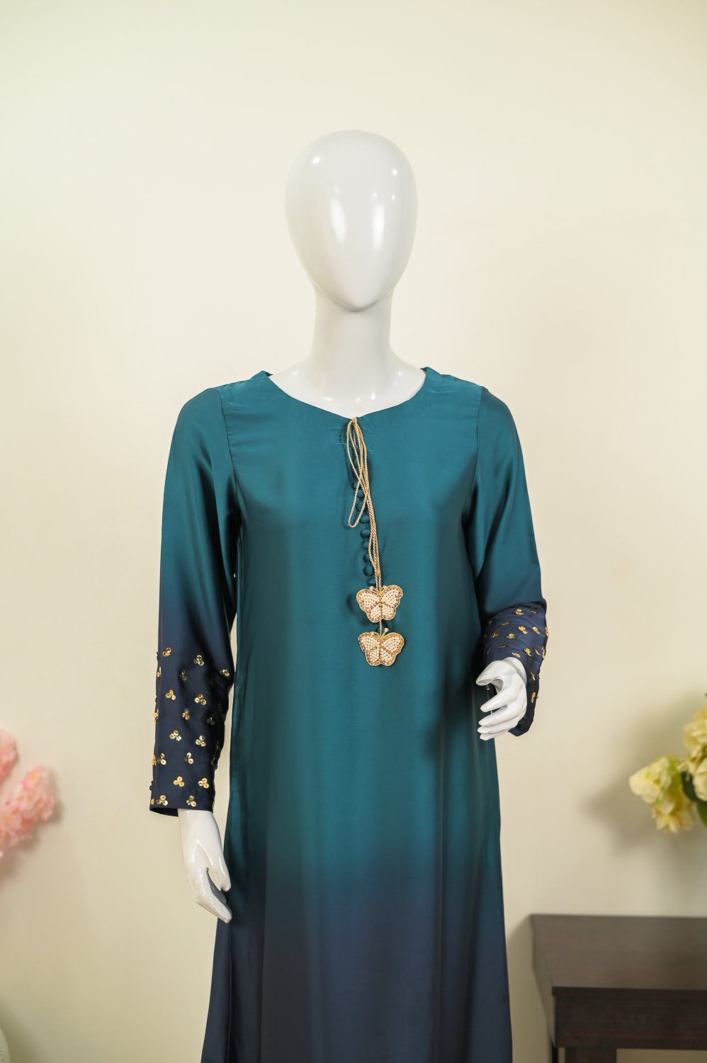 J'adore – Elegant Embroidered Silk Set
