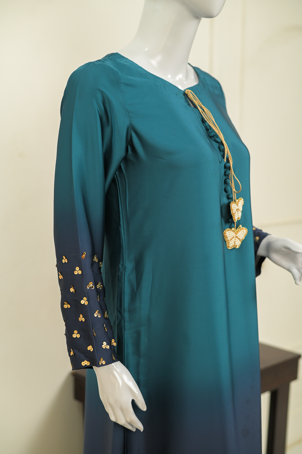 J'adore – Elegant Embroidered Silk Set