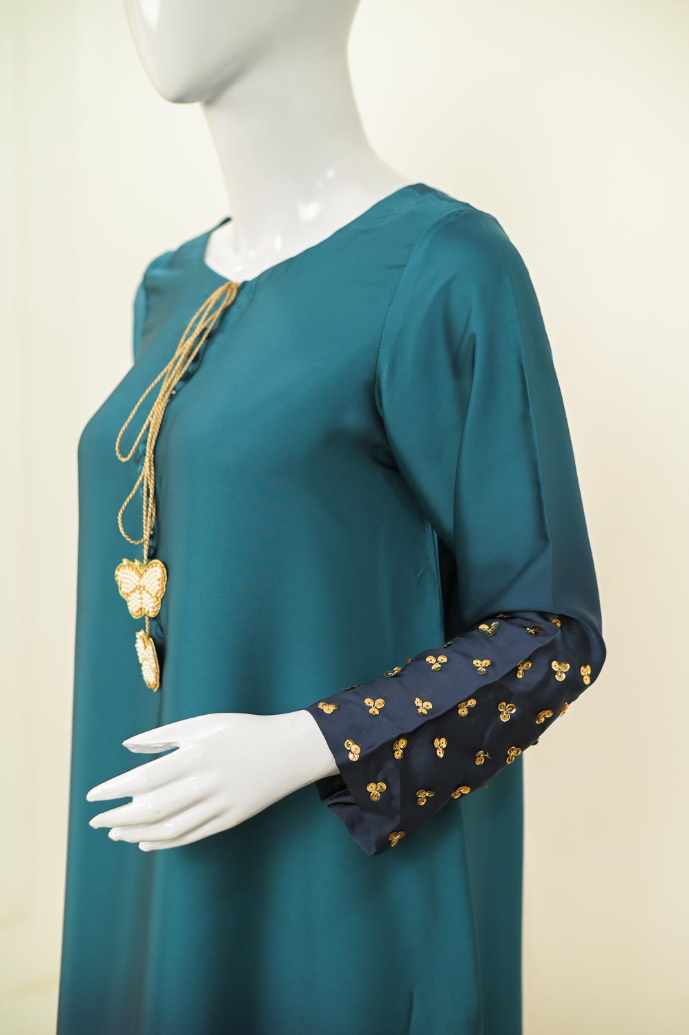 J'adore – Elegant Embroidered Silk Set