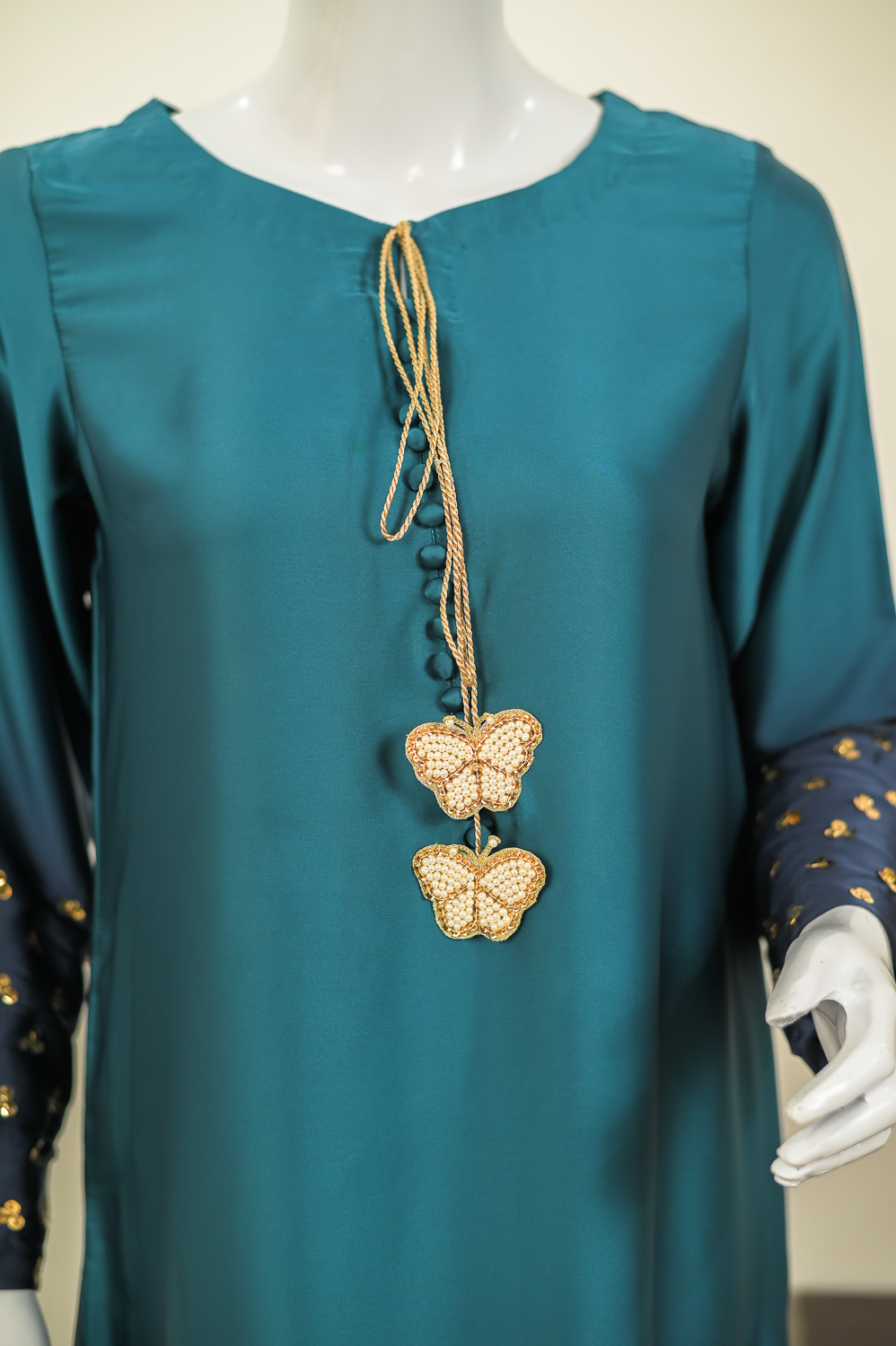 J'adore RTD – Elegant Embroidered Silk Set
