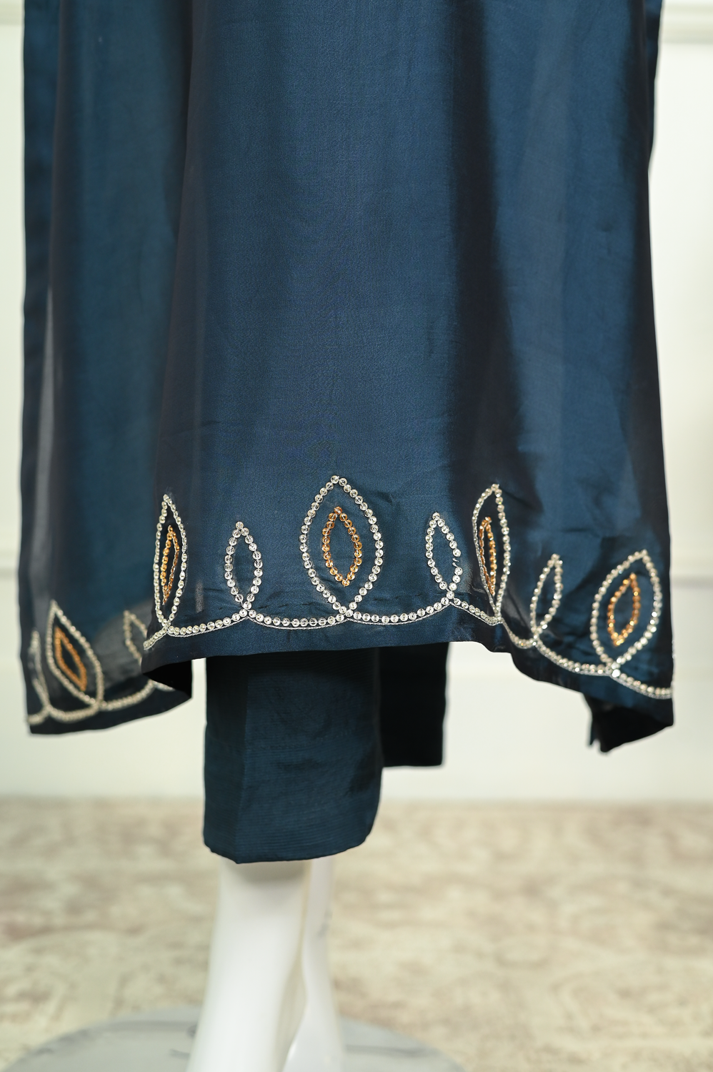 Sapphire – Embroidered Silk Luxury Set