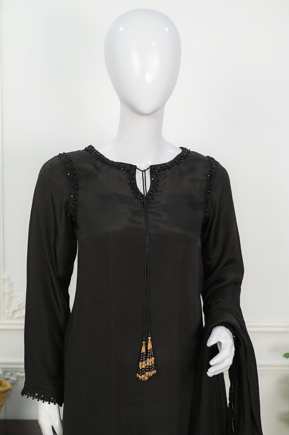 Noir Grace RTD – Embroidered Silk Statement Set