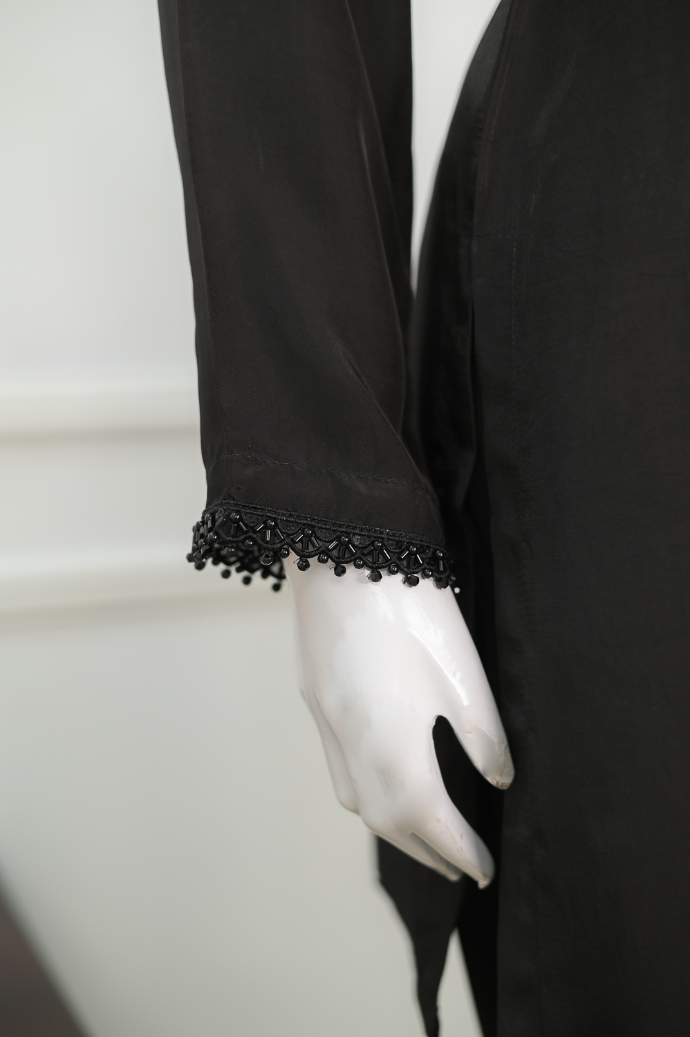 Noir Grace RTD – Embroidered Silk Statement Set