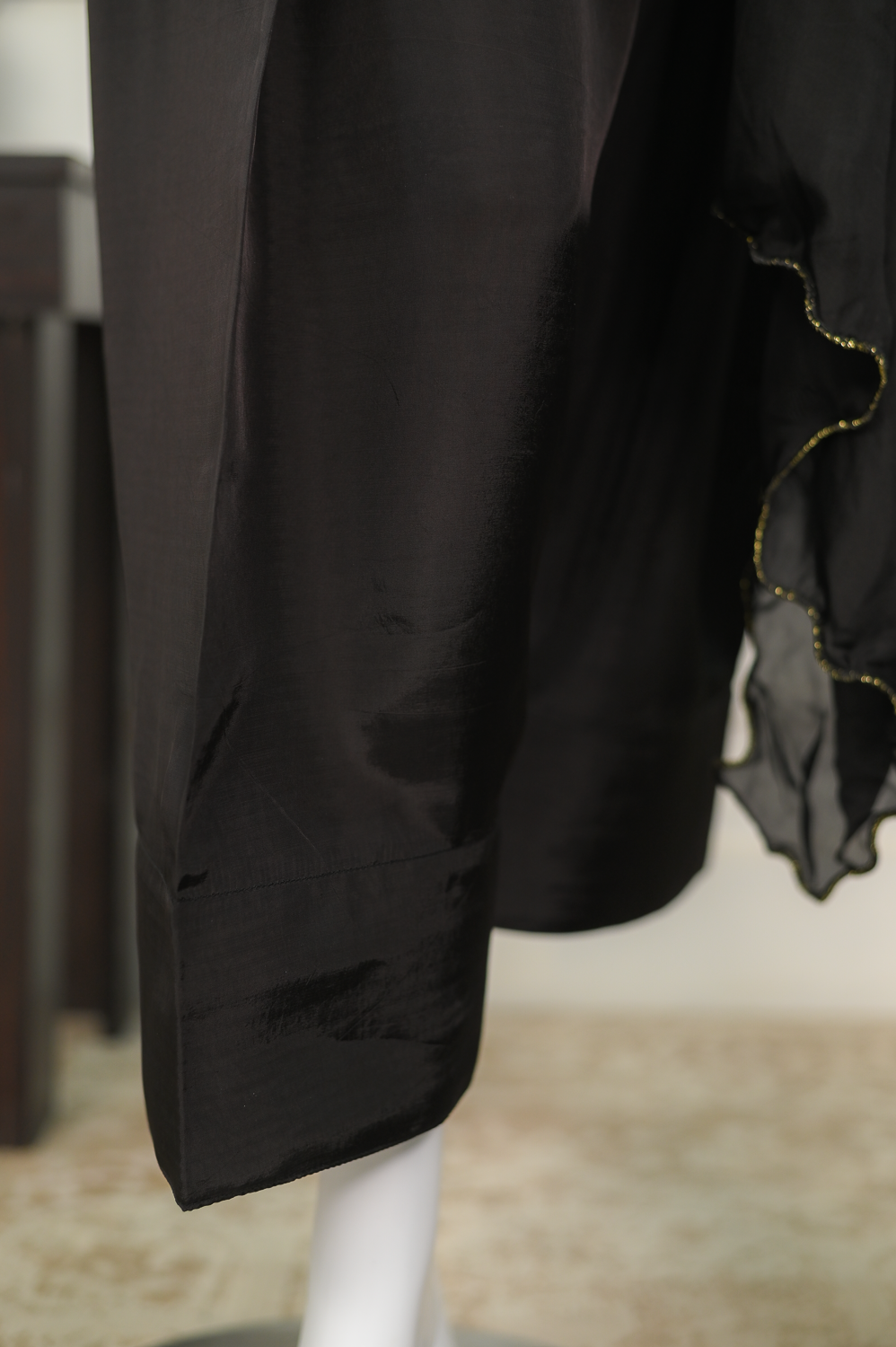 Noir Grace – Embroidered Silk Statement Set