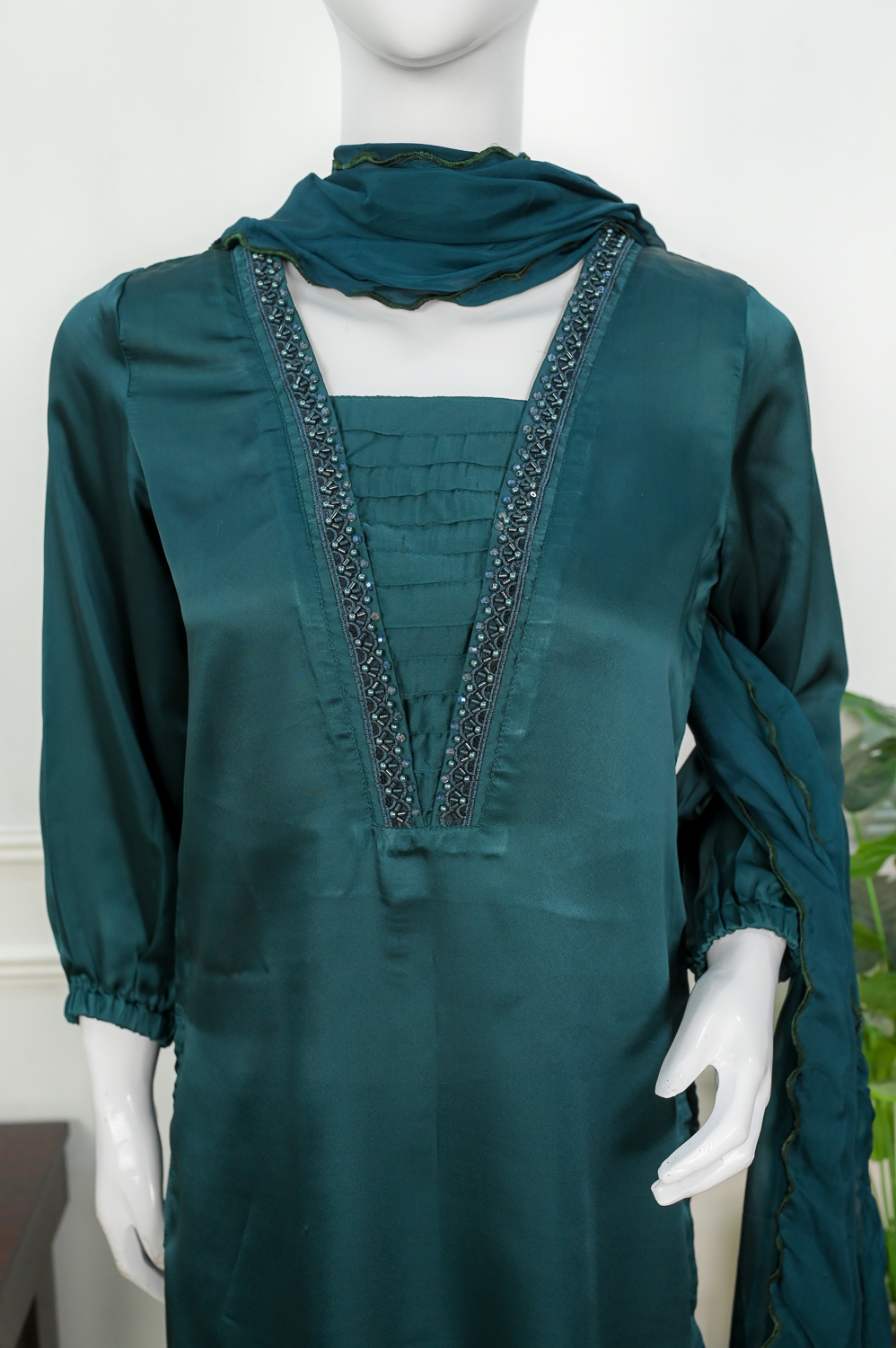 Emerald RTD– Elegant Formal Silk Set