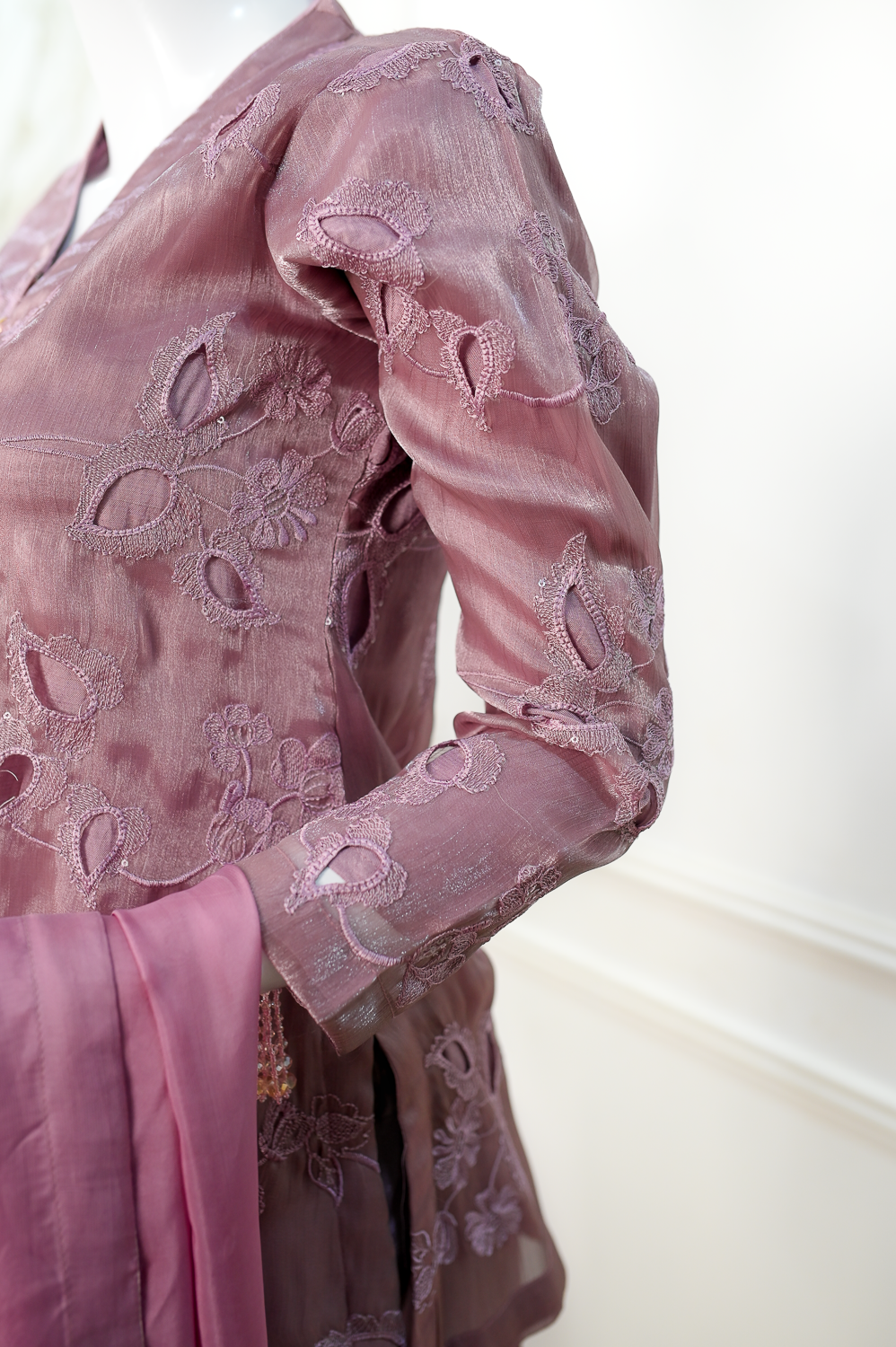 Mauve RTD – Elegant Formal Ensemble