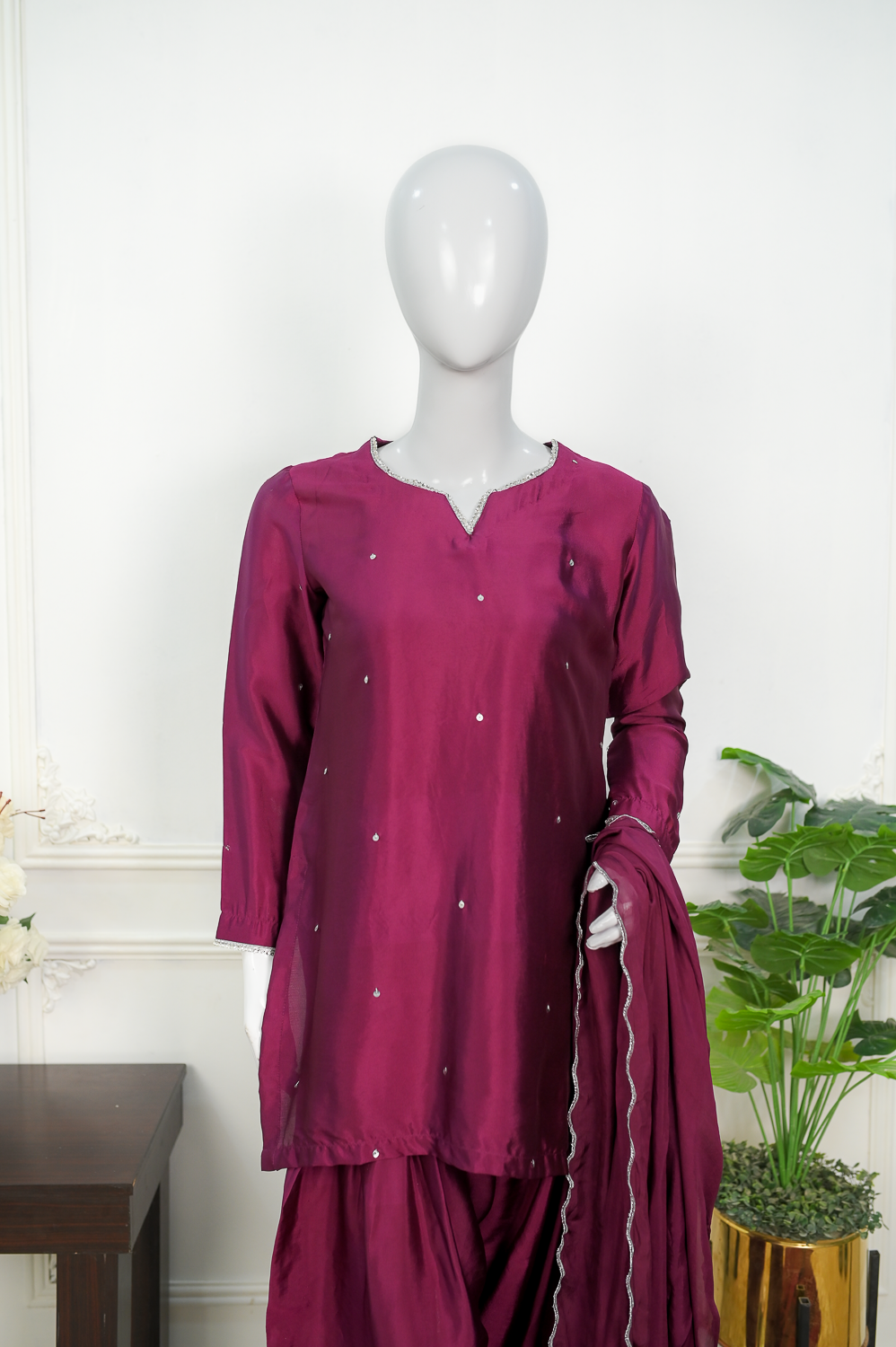 Viola RTD – Classic Embroidered Silk Set