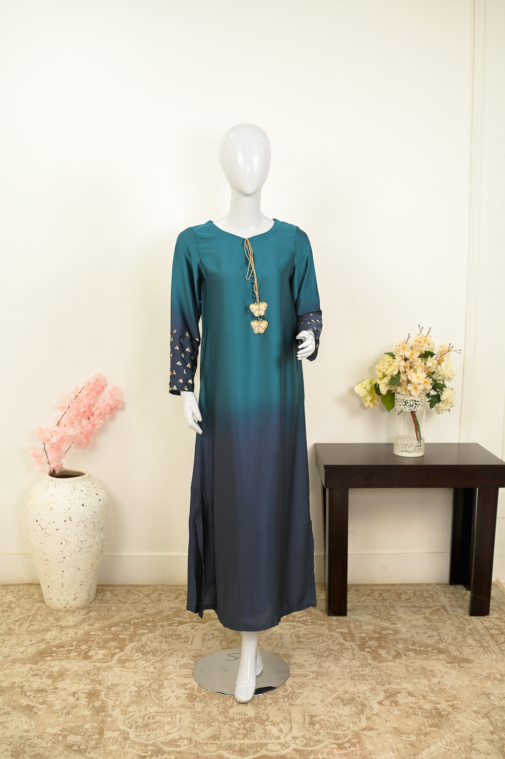 J'adore – Elegant Embroidered Silk Set